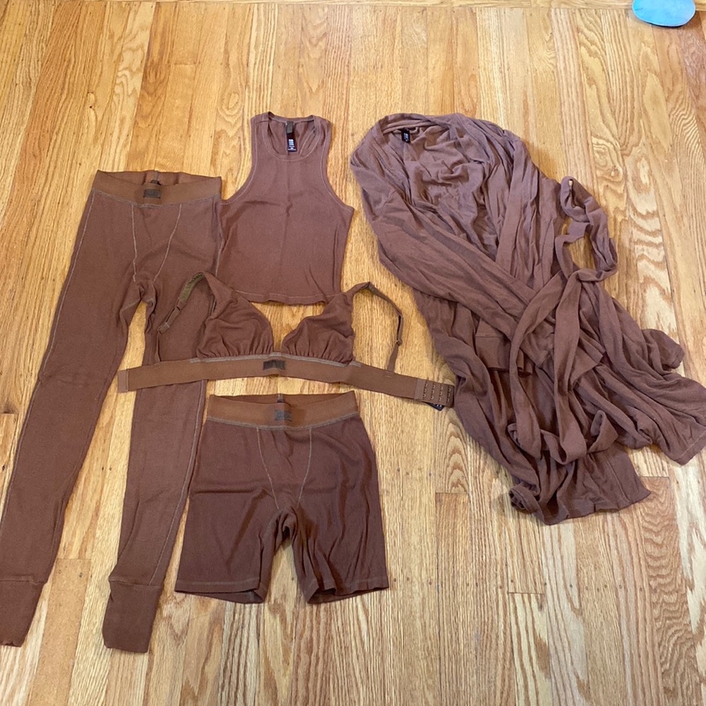 Skims bundle: bra, leggings, shorts, tank, robe. All XXS except robe is XS
